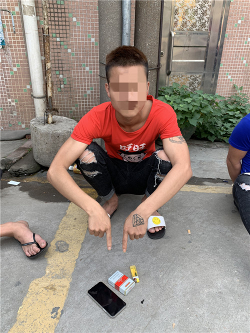东凤警方打掉1个抢劫团伙,抓获抢劫嫌疑人21人