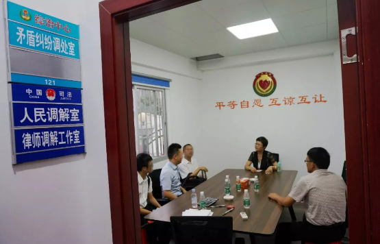了以律师为中立第三方的主持调解工作机制,完善与人民调解,行政调解