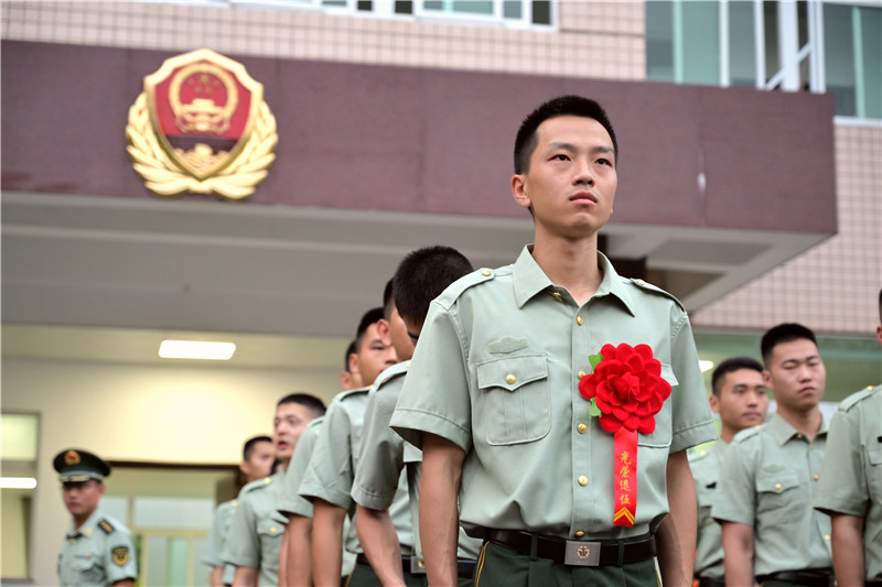 武警退伍军装图片