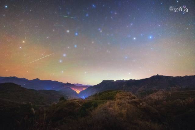 2023年11月19日在甘肃省陇南市拍摄的狮子座流星雨（多张叠加）。（鲁罡摄，星联CSVA供图）