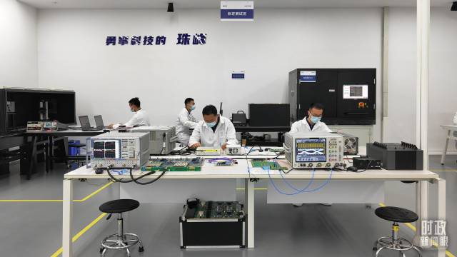苏州华兴源创科技股份有限公司光电实验室。（总台央视记者程铖拍摄）