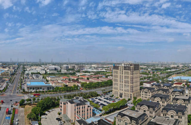 这是位于上海市青浦区的华新镇企业服务中心大楼（无人机照片，2024年10月9日摄）。新华社记者 方喆 摄
