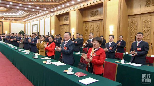 △江苏代表团审议现场。（总台央视记者程铖拍摄）