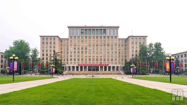 △清华大学。2024年6月上旬，习近平给该校教授姚期智回信，勉励他推动学科交叉与前沿创新。（图/视觉中国）