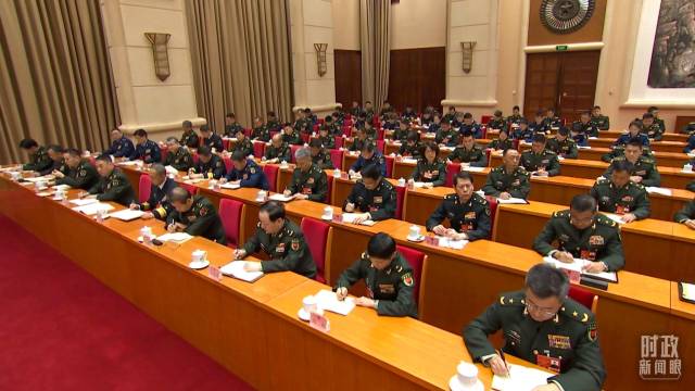 2025年3月7日，解放军和武警部队代表团全体会议现场。