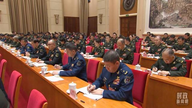 2025年3月7日，解放军和武警部队代表团全体会议现场。