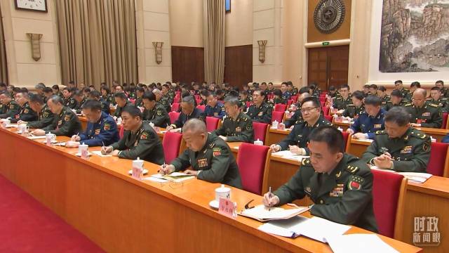 2025年3月7日，解放军和武警部队代表团全体会议现场。
