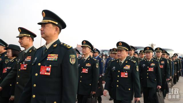 出席十四届全国人大三次会议的解放军和武警部队代表团代表。（总台央视记者魏帮军拍摄）