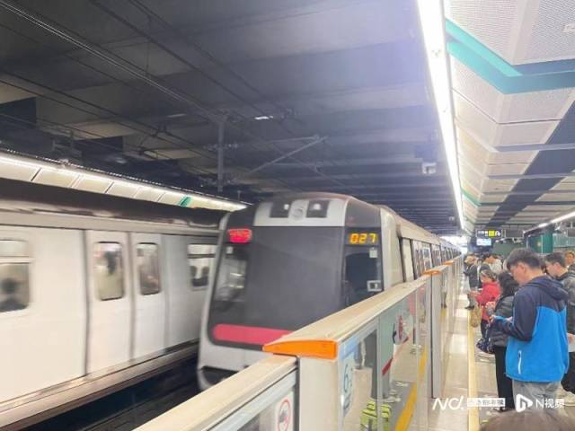 港铁列车。