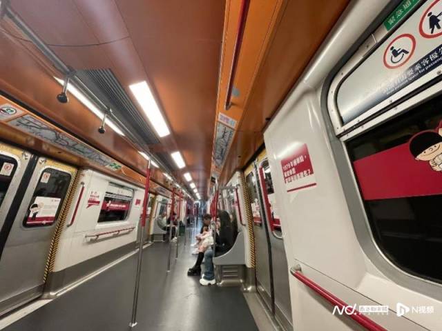 港铁车厢。