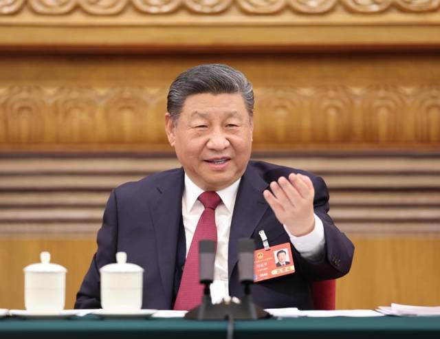 △3月5日下午，习近平总书记参加他所在的十四届全国人大三次会议江苏代表团审议。