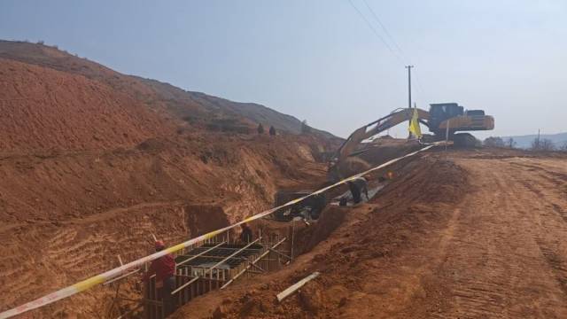 正在建设的陇西县引洮水资源高效利用及调蓄水池工程。（受访者供图）