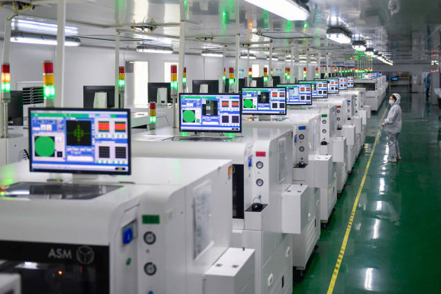 2025年3月18日，工人在长春希达电子技术有限公司封装车间内。新华社记者 许畅 摄