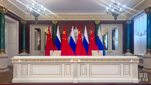 △当天，中俄两国元首在这里共同出席签字和合作文本交换仪式。（总台央视记者张洛嘉拍摄）