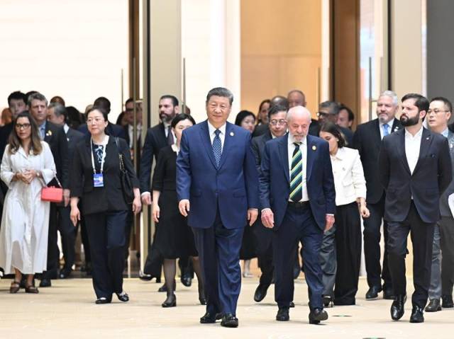 △2025年5月13日，习近平主席在北京国家会议中心出席中国－拉美和加勒比国家共同体论坛第四届部长级会议开幕式并发表主旨讲话。这是习主席同与会嘉宾出席开幕式。