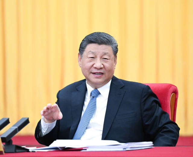 2025年3月6日，习近平总书记看望参加全国政协十四届三次会议的民盟、民进、教育界委员，并参加联组会。新华社记者 谢环驰 摄