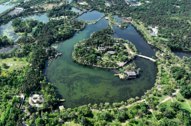 承德避暑山庄一角（2025年5月20日摄，无人机照片）。避暑山庄始建于1703年，是第一批全国重点文物保护单位，被列入世界遗产名录。
