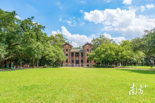 中山大学。