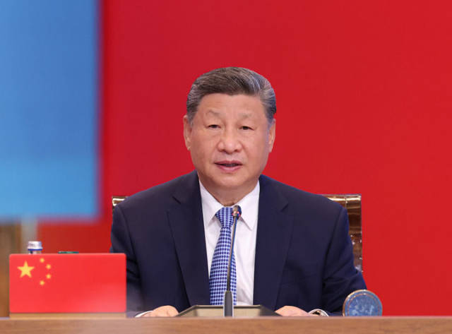 当地时间6月17日下午，第二届中国－中亚峰会在阿斯塔纳独立宫举行。哈萨克斯坦总统托卡耶夫主持会议。中国国家主席习近平、吉尔吉斯斯坦总统扎帕罗夫、塔吉克斯坦总统拉赫蒙、土库曼斯坦总统别尔德穆哈梅多夫、乌兹别克斯坦总统米尔济约耶夫出席。这是习近平发表题为《弘扬“中国－中亚精神” 推动地区合作高质量发展》的主旨发言。新华社记者 黄敬文 摄
