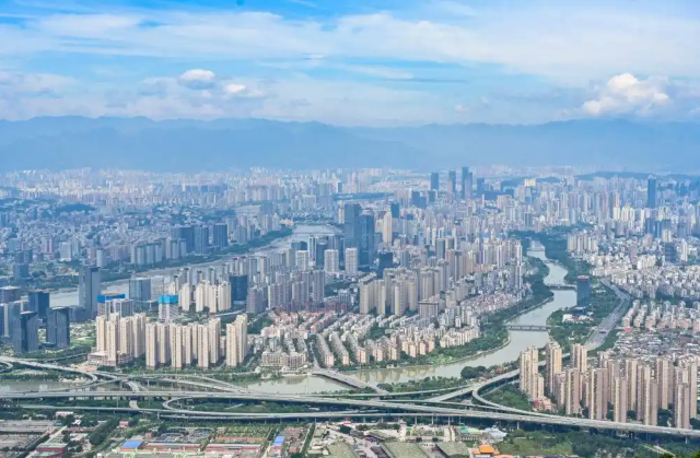 △福建福州鼓山观景台拍摄的闽江及其支流