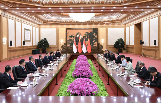 6月24日上午，国家主席习近平在北京人民大会堂会见来华进行正式访问的新加坡总理黄循财。新华社记者 谢环驰 摄