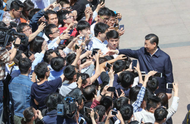 2018年5月2日,习近平总书记来到北京大学考察。新华社记者 王晔 摄 2018年5月2日,习近平总书记来到北京大学考察。新华社记者 王晔 摄