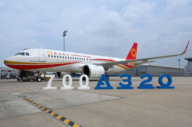 2024年7月8日，位于天津的空中客车A320系列飞机亚洲总装线交付第700架A320系列飞机。新华社记者 李然 摄