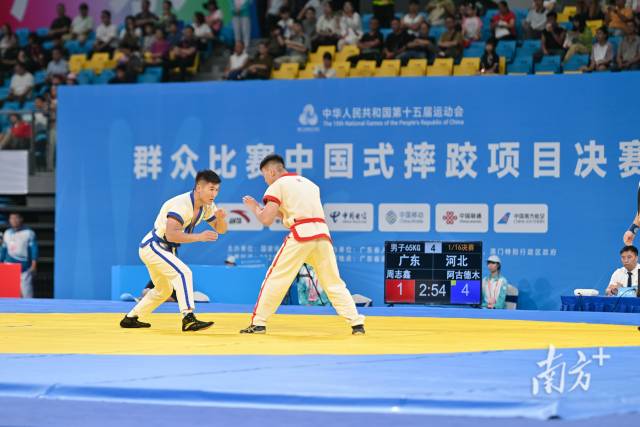 7月24日，十五运群众比赛中国式摔跤项目决赛在清远开赛。南方+记者 曾亮超 摄