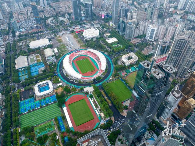 俯瞰天河体育中心全景。南方+记者 姚志豪 梁钜聪 摄