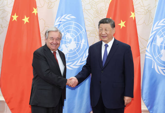 8月30日下午，国家主席习近平在天津迎宾馆会见来华出席2025年上海合作组织峰会的联合国秘书长古特雷斯。新华社记者 丁海涛 摄