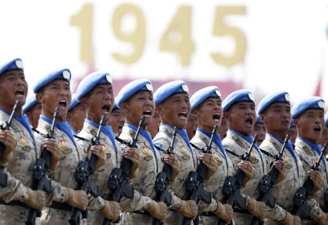 2025年9月3日，纪念中国人民抗日战争暨世界反法西斯战争胜利80周年大会在北京隆重举行。这是维和部队方队接受检阅。新华社记者 李明 摄