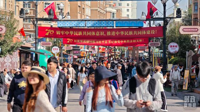 △乌鲁木齐街头。（总台央广记者潘毅拍摄）