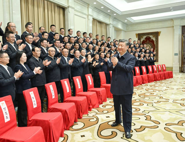 9月23日下午，中共中央总书记、国家主席、中央军委主席习近平在乌鲁木齐亲切接见援疆干部代表。新华社记者 谢环驰 摄