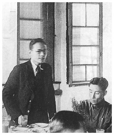 1941年2月10日,在大陆的台湾同胞抗日团体在重庆联合成立台湾革命同盟会,中国共产党积极支持其斗争。图为台湾革命同盟会成立大会现场。 台盟中央 供图 1941年2月10日,在大陆的台湾同胞抗日团体在重庆联合成立台湾革命同盟会,中国共产党积极支持其斗争。图为台湾革命同盟会成立大会现场。 台盟中央 供图