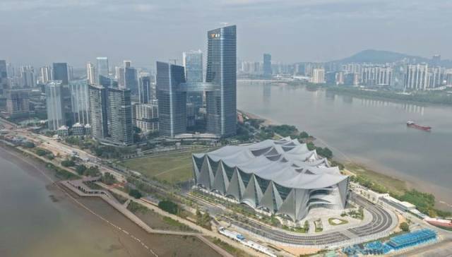 这是2025年12月11日拍摄的位于广州市南沙区明珠湾灵山岛尖的大湾区科学会堂(无人机照片)。新华社记者 邓华 摄 这是2025年12月11日拍摄的位于广州市南沙区明珠湾灵山岛尖的大湾区科学会堂(无人机照片)。新华社记者 邓华 摄