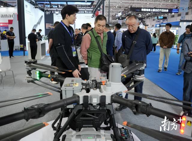 大疆农用无人机。