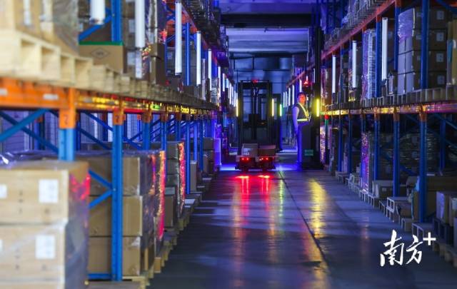 中山首座“灯塔工厂”——纬创资通中山厂。