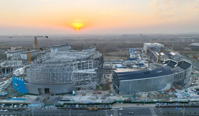 位于安徽省合肥市未来大科学城的紧凑型聚变能实验装置（BEST）建设现场（无人机照片，2025年12月9日摄）。新华社记者 周牧 摄