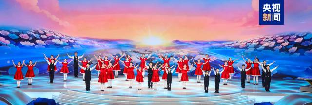 △中美“乒乓外交”55周年纪念大会上,中美青少年合唱歌曲《银球飞舞花盛开》。 △中美“乒乓外交”55周年纪念大会上,中美青少年合唱歌曲《银球飞舞花盛开》。