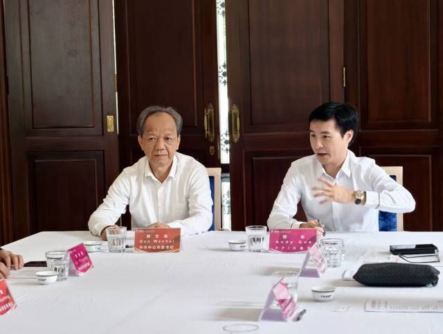 中山市委書記郭文海（左）率隊(duì)拜訪廣東省對(duì)印尼貿(mào)易促進(jìn)會(huì)。圖片來自中山發(fā)布。