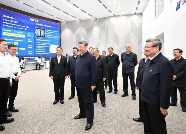 2026年3月23日，习近平总书记在河北雄安新区考察时，来到中国华能集团有限公司同企业员工亲切交流。