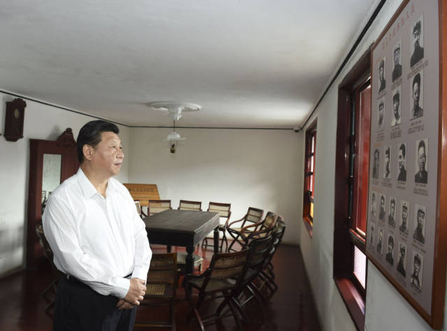 2015年6月,习近平总书记在贵州考察,参观遵义会议会址。新华社记者 李学仁 摄 2015年6月,习近平总书记在贵州考察,参观遵义会议会址。新华社记者 李学仁 摄