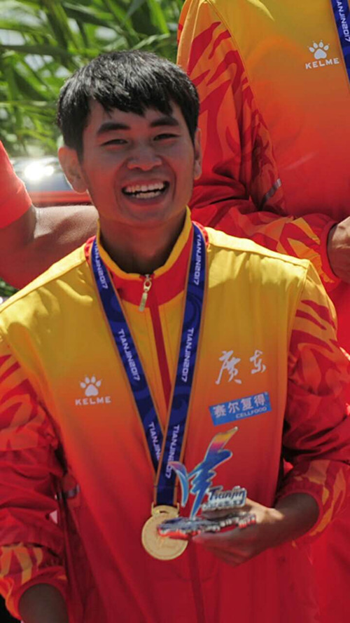 逐梦天津|全运会赛艇决赛,中山运动员梁伟雄掌舵助广东队获冠军!