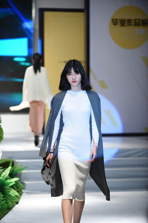 毕业设计惊倒一大片,这些学生妹时装走秀好养眼