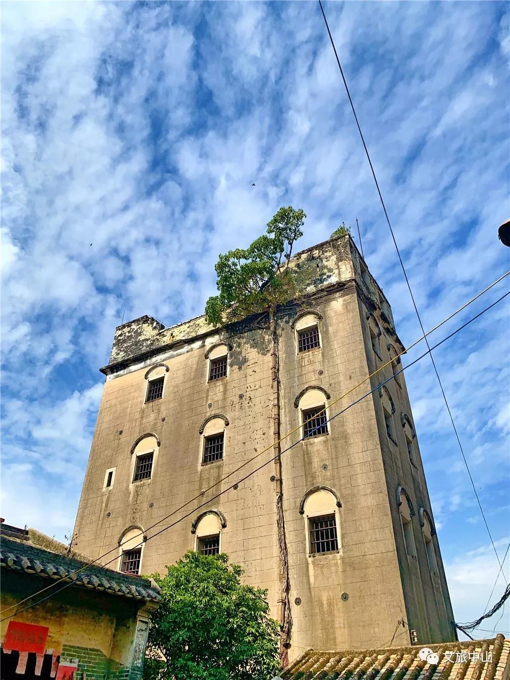 陆雁群碉楼是中山市不可移动文物,建于中华民国时期,为一栋平面呈四边