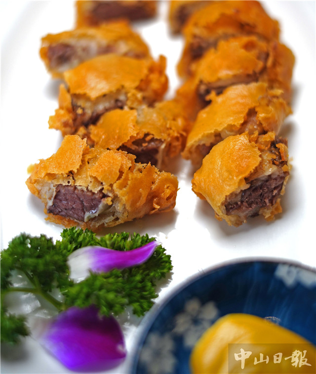 时尚菜式如酥皮炸牛腩跟法国芥辣,酥化和味.