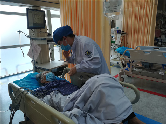 五一我在岗(18)急诊科医生望烨昕:4个月抢救了近800个病人