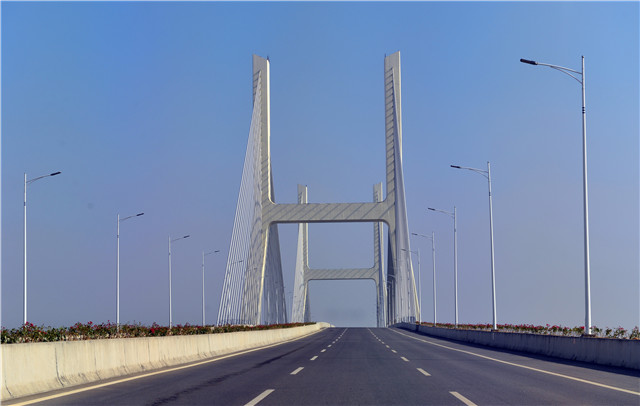 跨小榄水道特大桥.(记者 夏升权 摄)