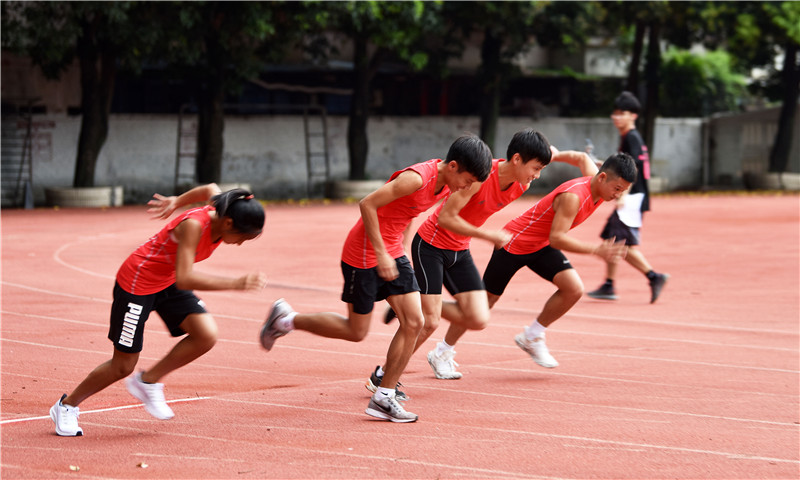 中山体校的学生在训练