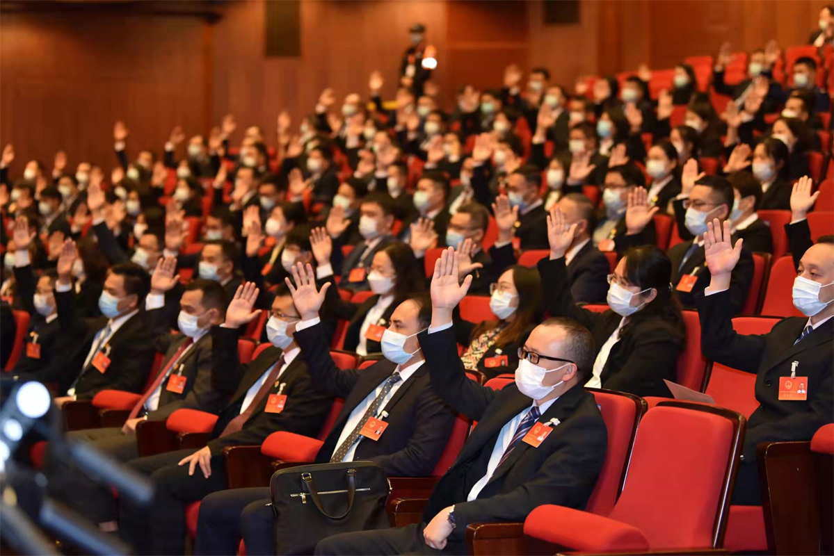 两会图集⑦ 市十六届人大一次会议闭幕